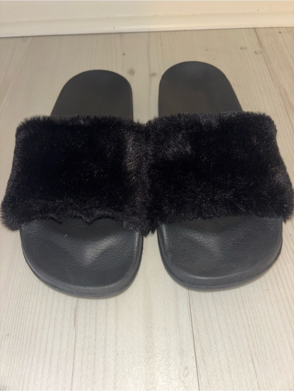 Secret Treasures Black Faux Fur Slide Sandals